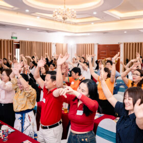 antgroup dao tao ai ban hang bung no 1