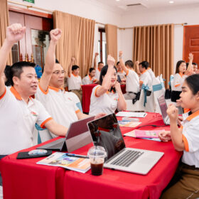 antgroup dao tao ai ban hang bung no 24