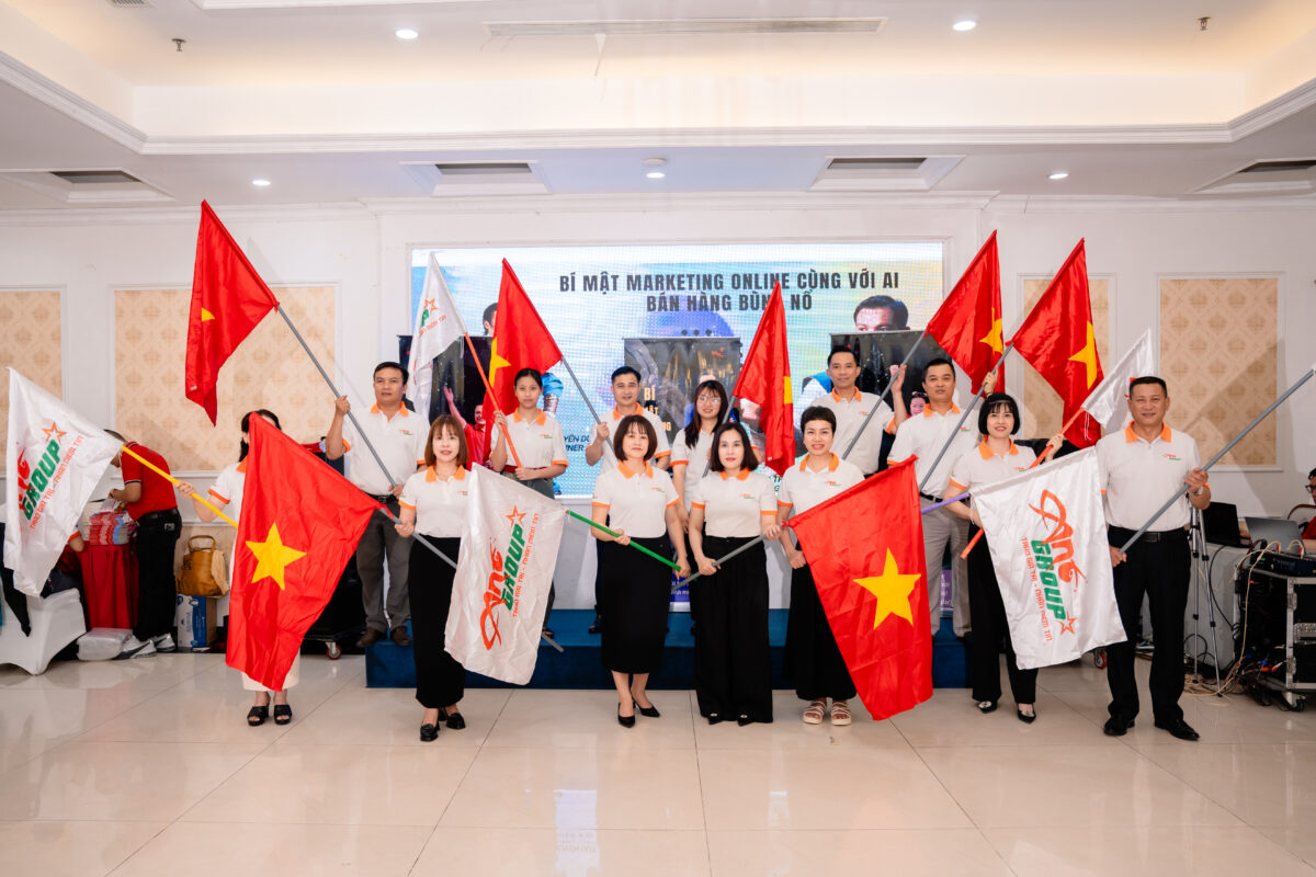 antgroup-dao-tao-ai-ban-hang-bung-no
