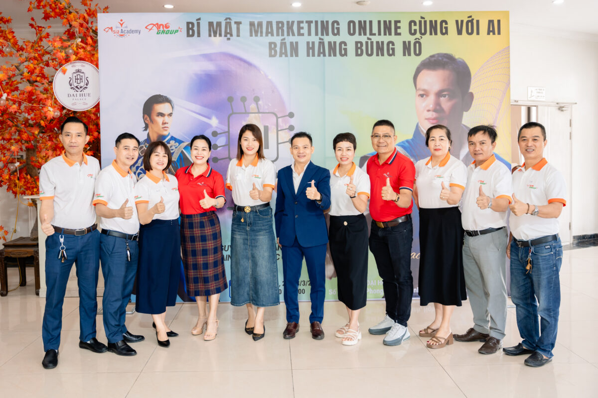 antgroup-dao-tao-ai-ban-hang-bung-no-8